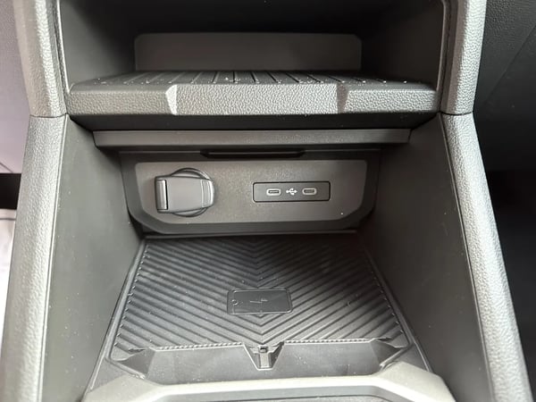 Photo de la voiture DACIA DUSTER Hybrid 140 4x2 Journey
