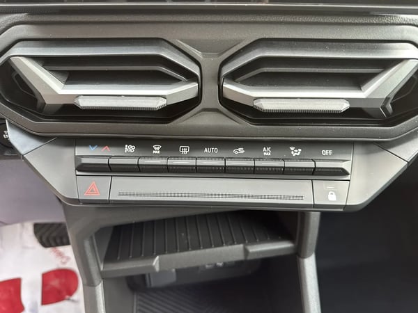 Photo de la voiture DACIA DUSTER Hybrid 140 4x2 Journey