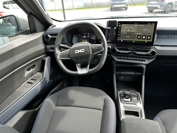 Photo de la voiture DACIA DUSTER Hybrid 140 4x2 Journey
