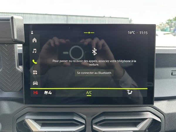 Photo de la voiture DACIA DUSTER Hybrid 140 4x2 Journey