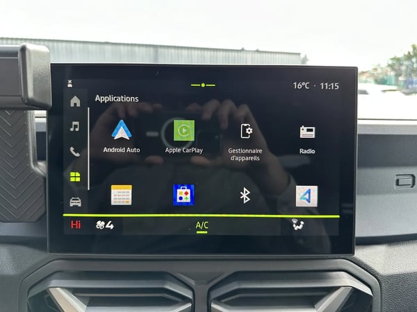 Photo de la voiture DACIA DUSTER Hybrid 140 4x2 Journey