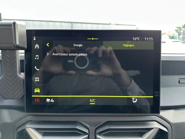 Photo de la voiture DACIA DUSTER Hybrid 140 4x2 Journey