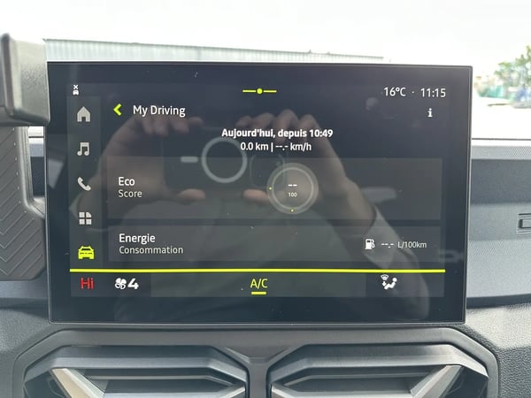 Photo de la voiture DACIA DUSTER Hybrid 140 4x2 Journey