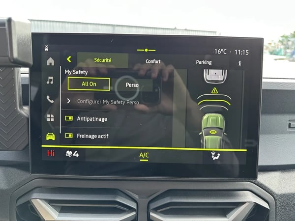 Photo de la voiture DACIA DUSTER Hybrid 140 4x2 Journey