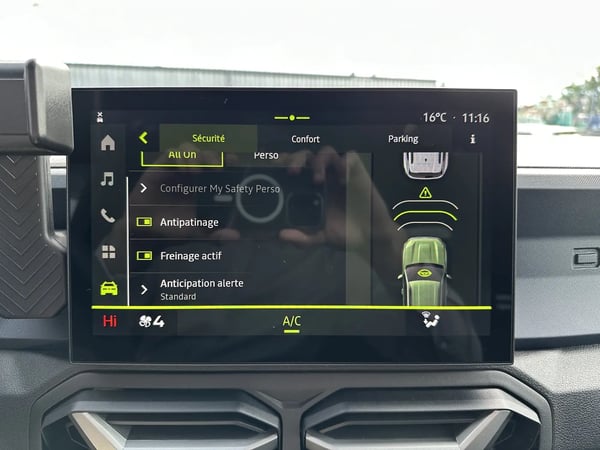 Photo de la voiture DACIA DUSTER Hybrid 140 4x2 Journey