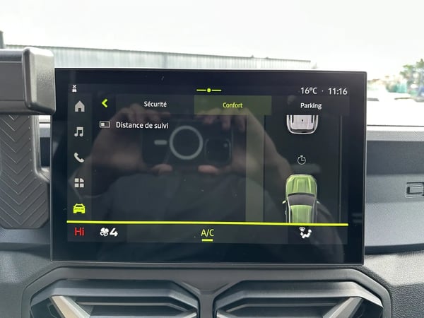 Photo de la voiture DACIA DUSTER Hybrid 140 4x2 Journey