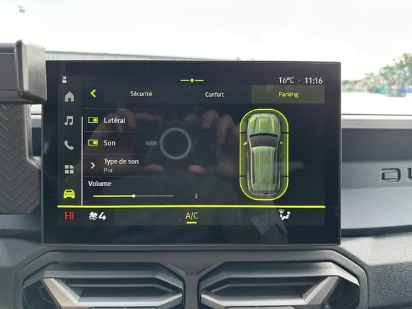 Photo de la voiture DACIA DUSTER Hybrid 140 4x2 Journey