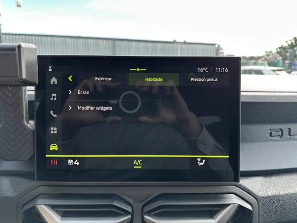 Photo de la voiture DACIA DUSTER Hybrid 140 4x2 Journey
