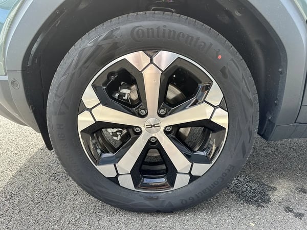 Photo de la voiture DACIA DUSTER Hybrid 140 4x2 Journey