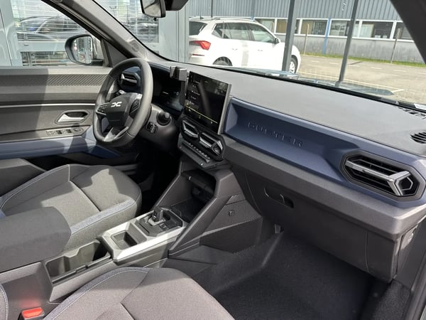 Photo de la voiture DACIA DUSTER Hybrid 140 4x2 Journey