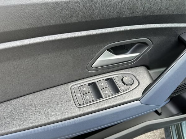 Photo de la voiture DACIA DUSTER Hybrid 140 4x2 Journey