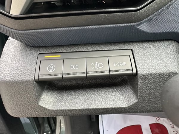 Photo de la voiture DACIA DUSTER Hybrid 140 4x2 Journey