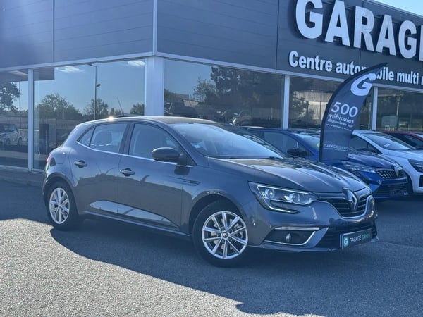 Photo de la voiture RENAULT MEGANE IV BERLINE dCi 130 Energy Zen