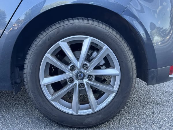Photo de la voiture RENAULT MEGANE IV BERLINE dCi 130 Energy Zen