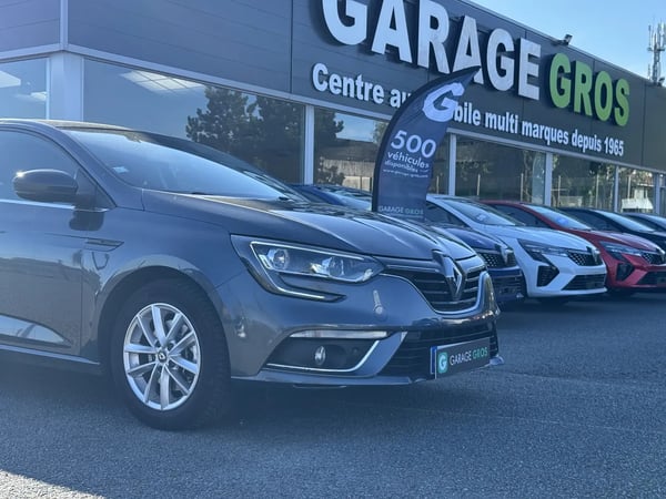 Photo de la voiture RENAULT MEGANE IV BERLINE dCi 130 Energy Zen