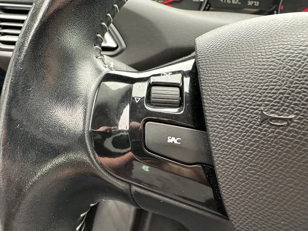 Photo de la voiture PEUGEOT 308 1.6 BlueHDi 120ch S&S BVM6 Active