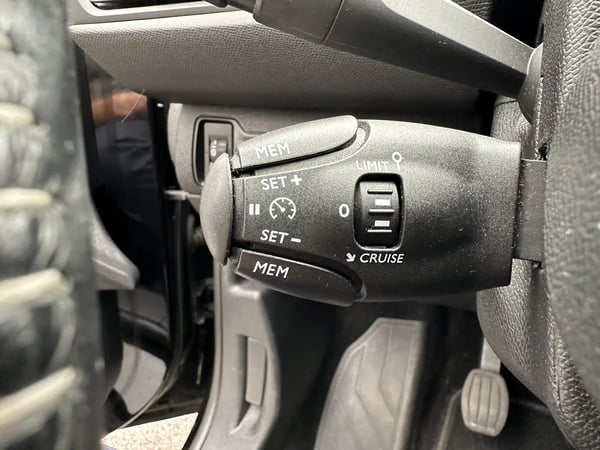 Photo de la voiture PEUGEOT 308 1.6 BlueHDi 120ch S&S BVM6 Active