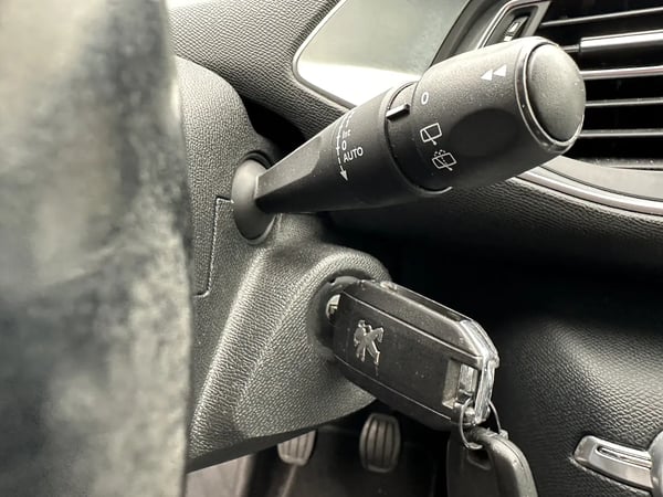 Photo de la voiture PEUGEOT 308 1.6 BlueHDi 120ch S&S BVM6 Active
