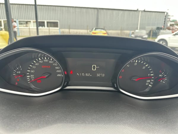 Photo de la voiture PEUGEOT 308 1.6 BlueHDi 120ch S&S BVM6 Active