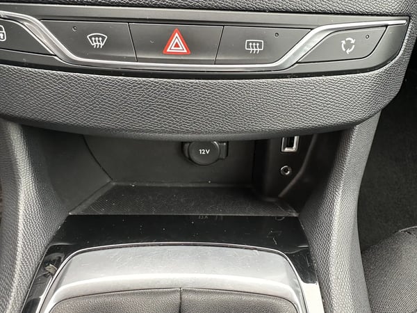 Photo de la voiture PEUGEOT 308 1.6 BlueHDi 120ch S&S BVM6 Active
