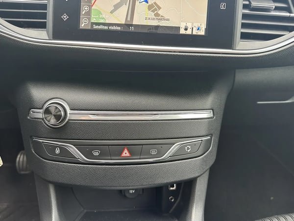 Photo de la voiture PEUGEOT 308 1.6 BlueHDi 120ch S&S BVM6 Active