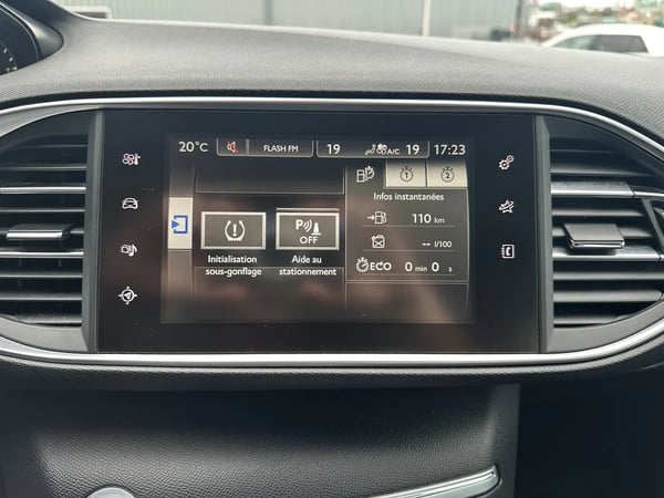 Photo de la voiture PEUGEOT 308 1.6 BlueHDi 120ch S&S BVM6 Active