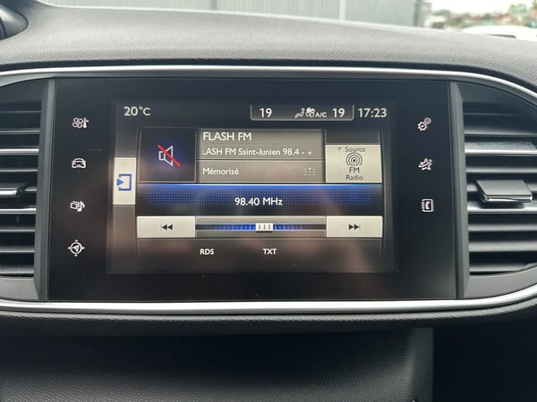 Photo de la voiture PEUGEOT 308 1.6 BlueHDi 120ch S&S BVM6 Active