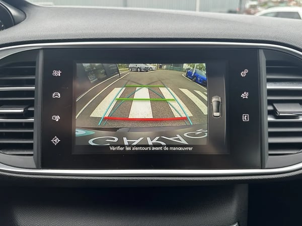 Photo de la voiture PEUGEOT 308 1.6 BlueHDi 120ch S&S BVM6 Active