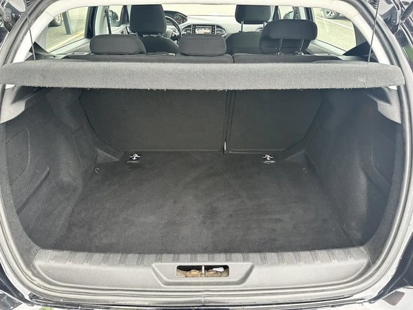 Photo de la voiture PEUGEOT 308 1.6 BlueHDi 120ch S&S BVM6 Active