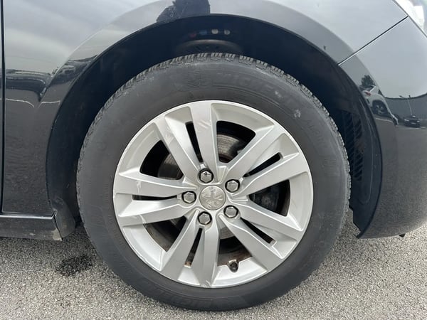 Photo de la voiture PEUGEOT 308 1.6 BlueHDi 120ch S&S BVM6 Active