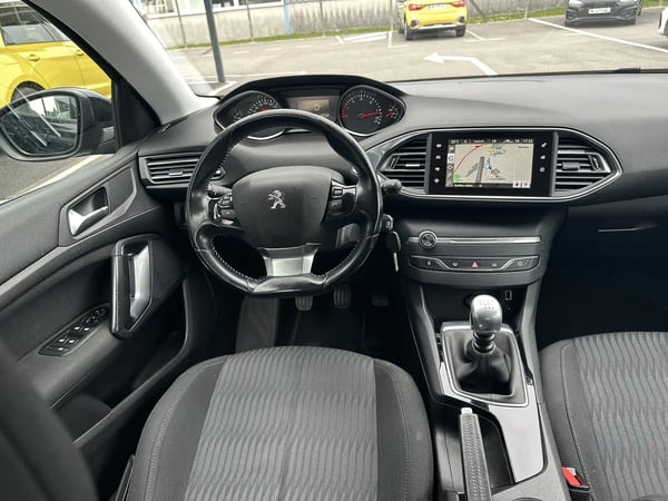 Photo de la voiture PEUGEOT 308 1.6 BlueHDi 120ch S&S BVM6 Active