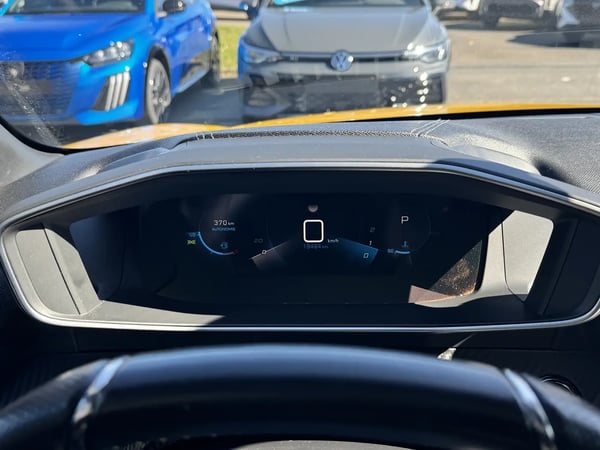 Photo de la voiture PEUGEOT 208 PureTech 130 S&S EAT8 GT