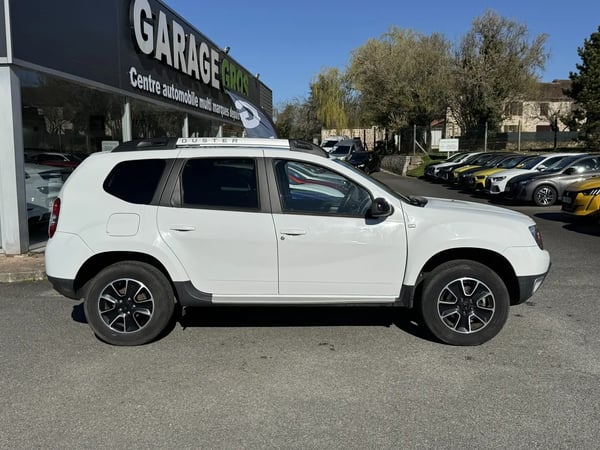Photo de la voiture DACIA DUSTER dCi 110 4x2 Black Touch 2017