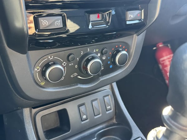 Photo de la voiture DACIA DUSTER dCi 110 4x2 Black Touch 2017