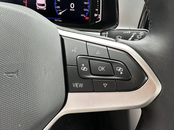 Photo de la voiture VOLKSWAGEN T-ROC 1.0 TSI 116 Start/Stop BVM6 Life Plus