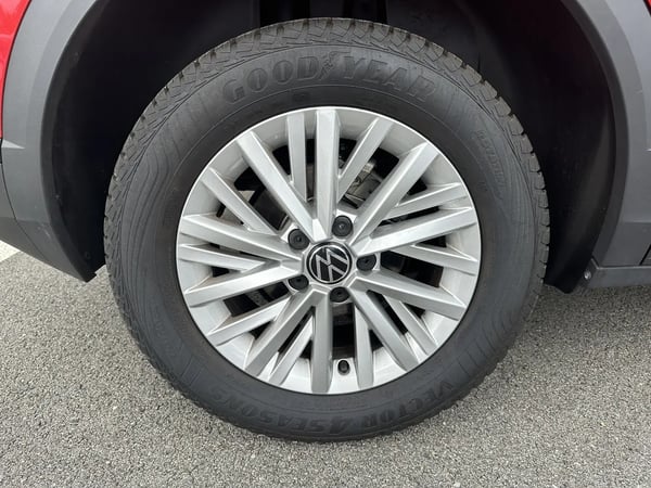 Photo de la voiture VOLKSWAGEN T-ROC 1.0 TSI 116 Start/Stop BVM6 Life Plus