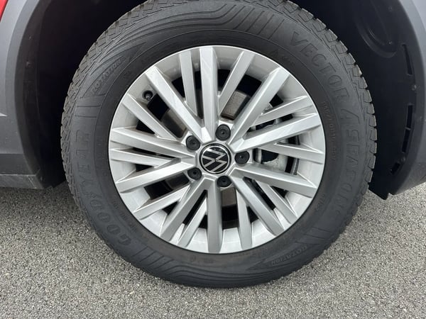 Photo de la voiture VOLKSWAGEN T-ROC 1.0 TSI 116 Start/Stop BVM6 Life Plus