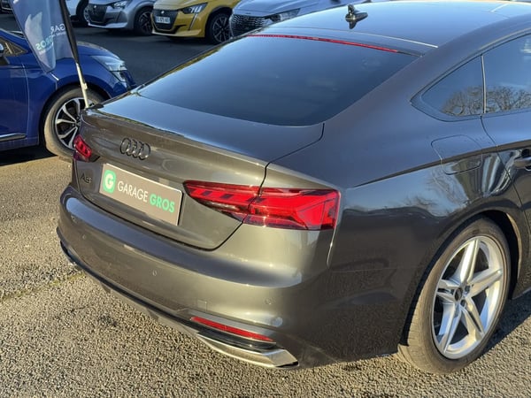 Photo de la voiture AUDI A5 SPORTBACK 40 TDI 204 S tronic 7 Design