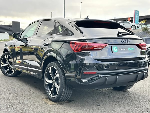 Photo de la voiture AUDI Q3 SPORTBACK 35 TDI 150 ch S tronic 7 S line