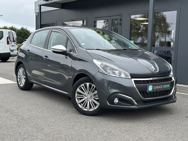 Photo de présentation de la voiture PEUGEOT 208 1.2 PureTech 110ch S&S BVM5 Allure
