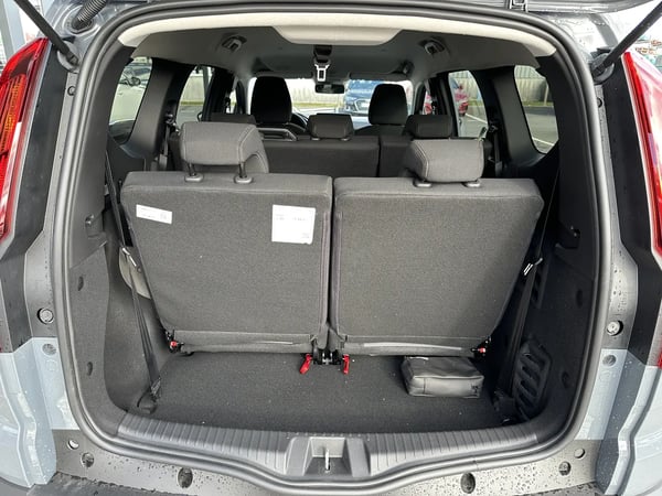 Photo de la voiture DACIA JOGGER Hybrid 140 7 places GSR2 Extreme