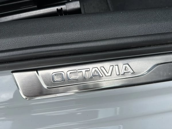 Photo de la voiture SKODA OCTAVIA 2.0 TDI 116 ch Business