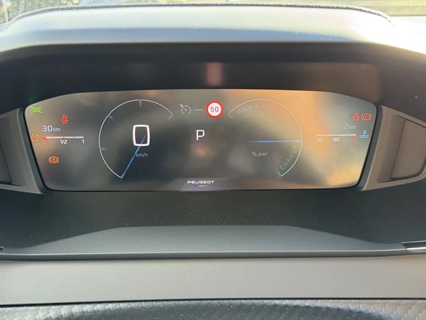 Photo de la voiture PEUGEOT 208 Hybrid 110 e-DCS6 Allure - 5P