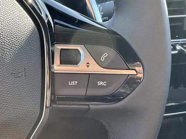 Photo de la voiture PEUGEOT 208 Hybrid 110 e-DCS6 Allure - 5P