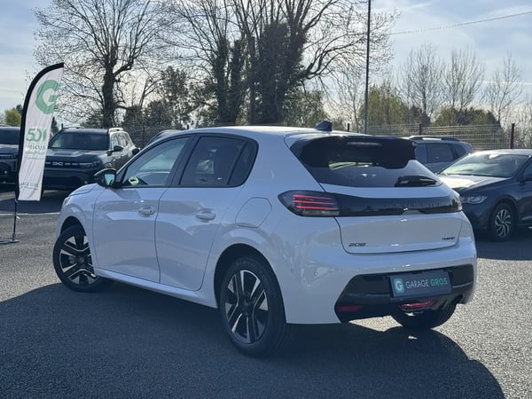 Photo de la voiture PEUGEOT 208 Hybrid 110 e-DCS6 Allure - 5P