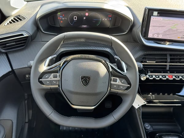 Photo de la voiture PEUGEOT 208 Hybrid 110 e-DCS6 Allure - 5P