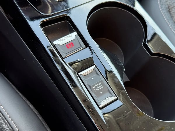 Photo de la voiture PEUGEOT 208 Hybrid 110 e-DCS6 Allure - 5P