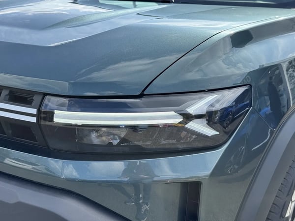 Photo de la voiture DACIA DUSTER Hybrid 140 4x2 Journey