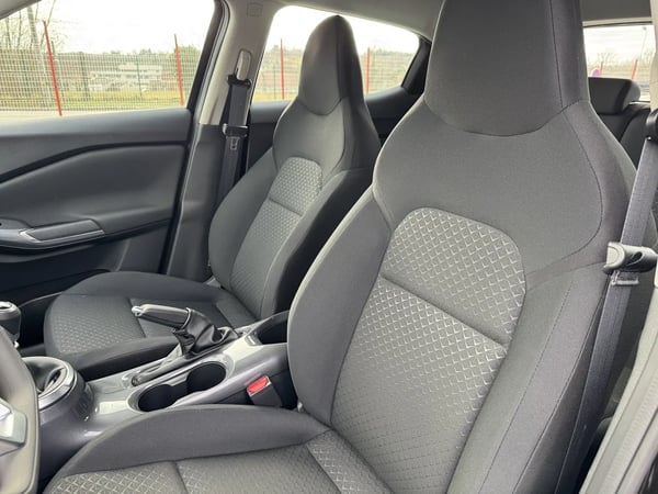 Photo de la voiture NISSAN JUKE 2023 DIG-T 114 Acenta