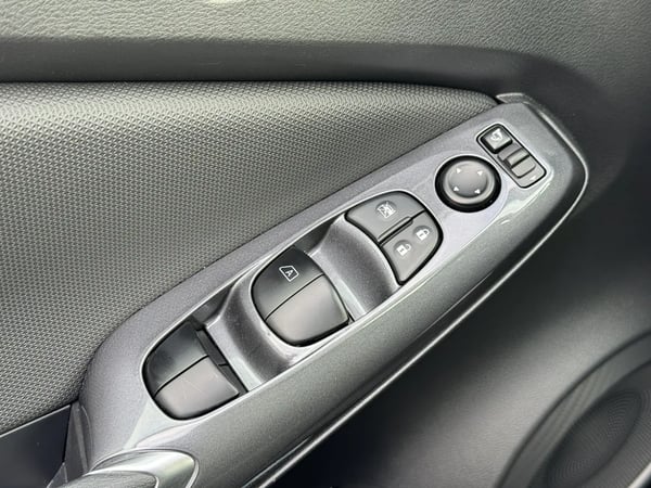 Photo de la voiture NISSAN JUKE 2023 DIG-T 114 Acenta